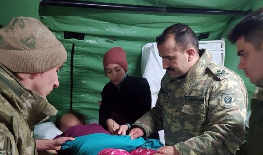Hərbi həkimlərimiz Kahramanmaraşda 17 nəfəri əməliyyat edibxa0 - FOTO