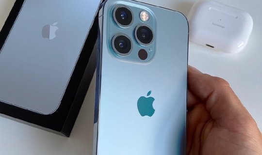 Azərbaycanda “Apple” loqosundan qanunsuz istifadə olunur