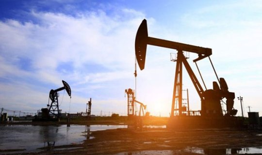 Dünya bazarlarında neft 1 dollara yaxın bahalaşıb