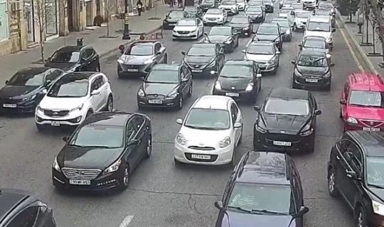 Bu yollarda tıxac var - SİYAHI