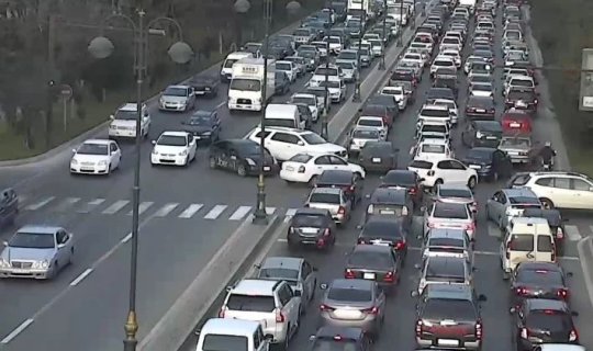 Bu yollarda tıxac var - SİYAHI