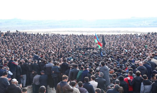 Hacı Şahinin dəfnində izdiham - FOTOLAR
