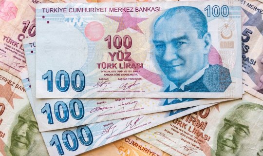 Lirə 9 qəpikdən aşağı düşdü