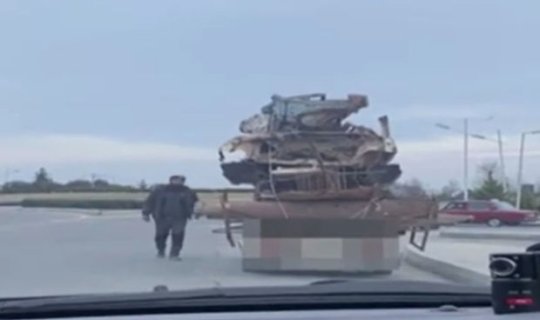 Minik avtomobilini yük maşını kimi istifadə etdi - VİDEO
