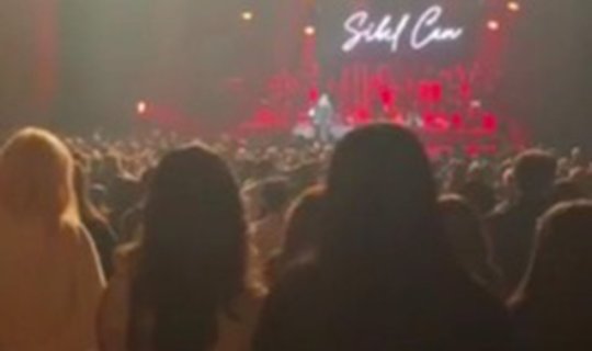 Sibel Canın Bakı konsertində zəlzələ qurbanları belə anıldı - VİDEO