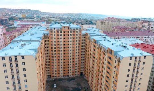 Yeni və köhnə binalarda yaşayanların əksəriyyəti daha etibarlı evə köçmək istəyir - SORĞU