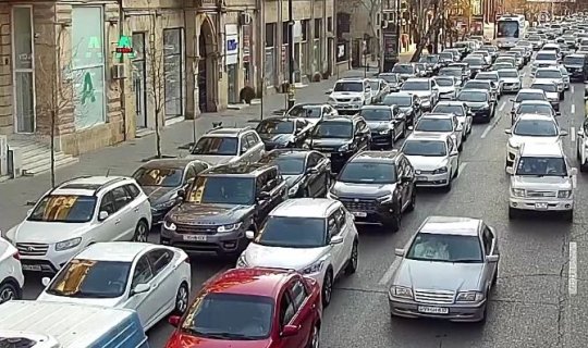 Paytaxtın bu yollarında tıxac var - SİYAHI