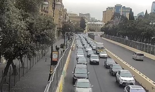 10 küçə və prospektdə tıxac var
