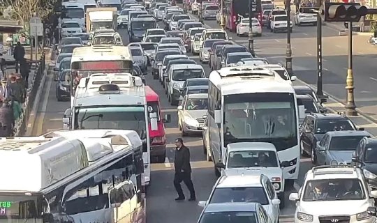 15 küçə və prospektdə tıxac var - SİYAHI