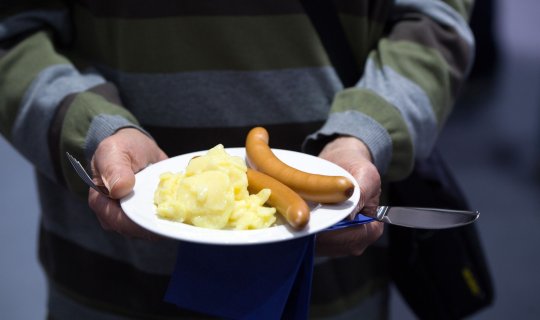 Kolbasa-sosis yeyən kişi və qadınlar sonsuz ola bilər