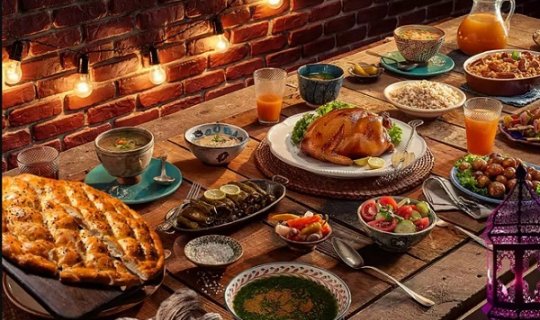 Oruc tutmayanlar iftar dəvətlərinə gedə bilərmi? – İlahiyyatçıdan AÇIQLAMA