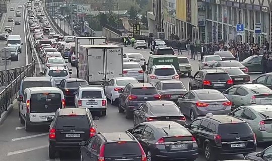 Paytaxtın bu yollarında tıxac var - SİYAHI