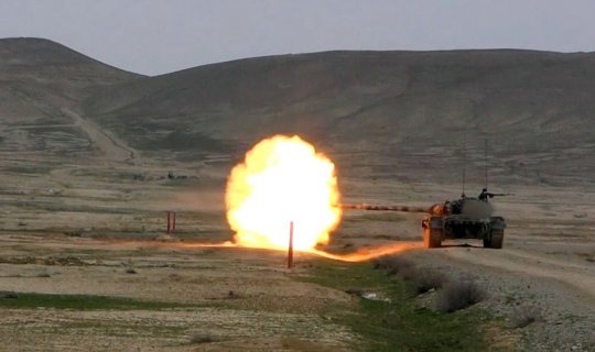 Azərbaycan Ordusunun tank bölmələrinin döyüş hazırlığı artırılır - VİDEO