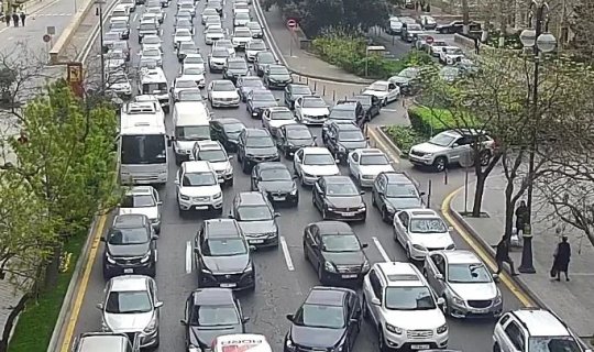 14 küçə və prospektdə tıxac var - SİYAHI