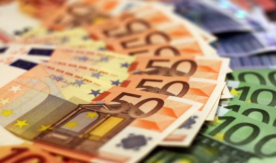 Avro dollar qarşısında rekord həddə BAHALAŞDI