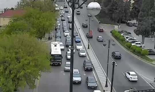 13 küçə və prospektdə tıxac var - SİYAHI