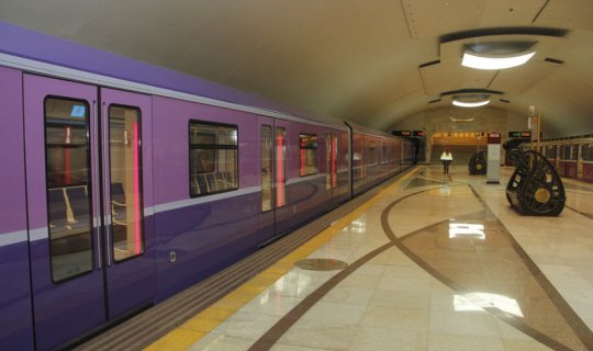 Metroda sərnişin vəfat etdi