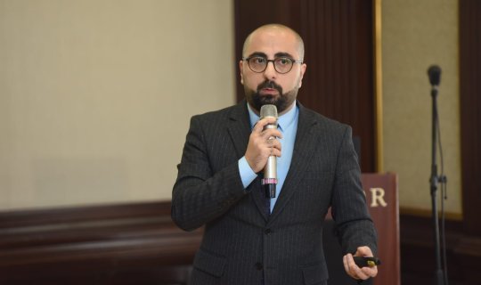 “Abituriyent qandan qorxursa, 700 bal toplasa da, ondan həkim olmaz”
