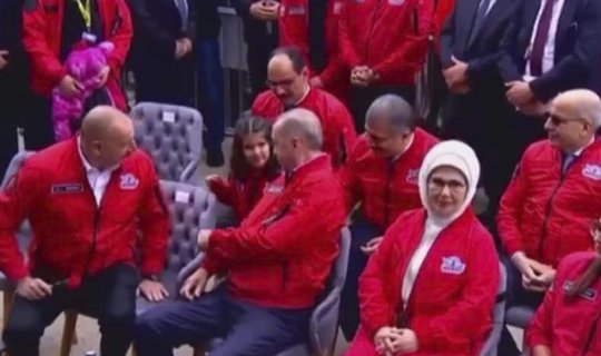 İlham Əliyev “TEKNOFEST”də öz yerini uşağa verdi - VİDEO