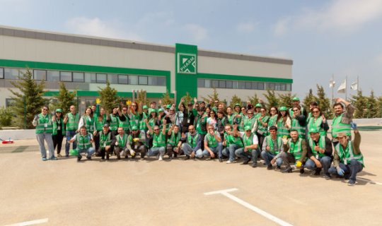 “R-Pharm” və “Servier-Azərbaycan” ulu öndərin 100 illiyi ilə bağlı ağacəkmə aksiyası keçiriblər - FOTO/VİDEO