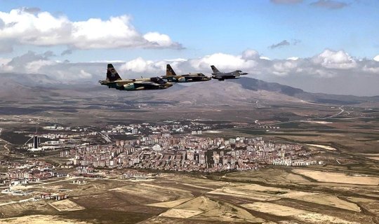 Azərbaycan Ordusunun pilotları Türkiyədəki təlimdə növbəti tapşırıqları icra edib - FOTO/VİDEO
