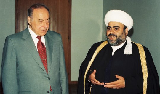 Heydər Əliyev Gəncədə İmamzadənin dağıdılmasının qarşısını necə alıb? –Şeyxülislamın xatirələri