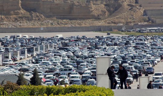 Maşın bazarında ajiotaj - yeni qayda bazarı çalxalayır