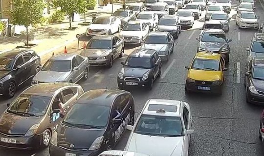 14 küçə və prospektdə tıxac var - SİYAHI