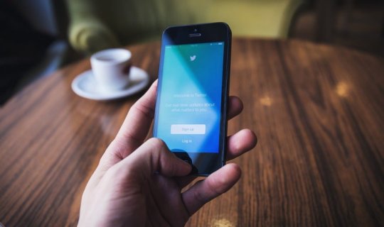 Yatmazdan əvvəl telefonu boş stəkana qoyun – SƏBƏB