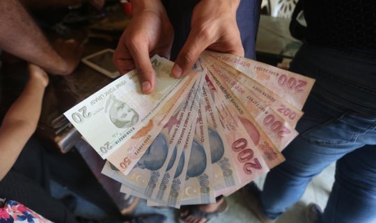 Türkiyə lirəsi ucuzlaşır: Manat qarşısında yeni rekord