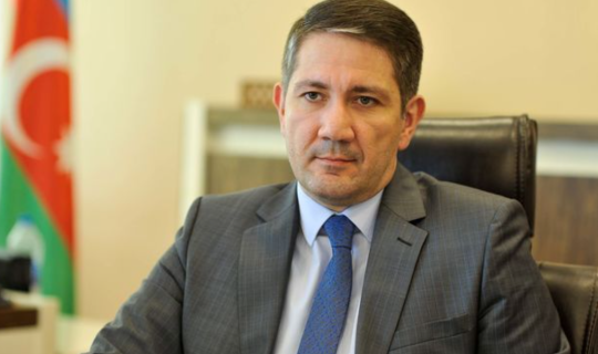 Nazir müavininin qaynı nazirliyi məhkəməyə verib?
