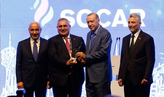 Türkiyə Prezidenti SOCAR-a mükafat təqdim edib