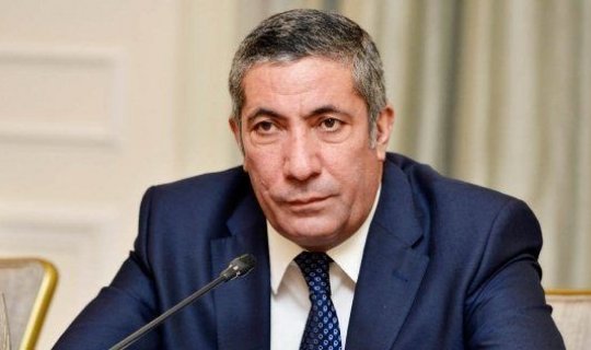 Deputat: Makron Rəhim Qazıyev kimi yuyulmamış çömçəlik edir