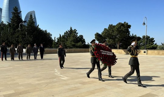 Qırğızıstan müdafiə naziri Azərbaycana gəldi