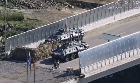 Sərhəddən aydın görüntülər: Həkəri çayı üzərində baş verənlər - VİDEO