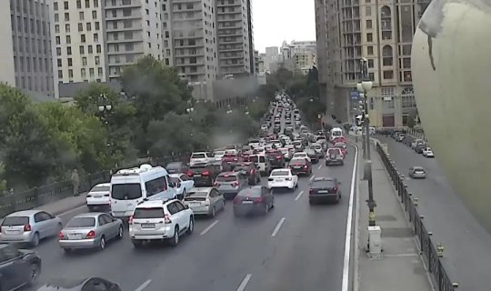 Bu yollarda tıxac var - SİYAHI