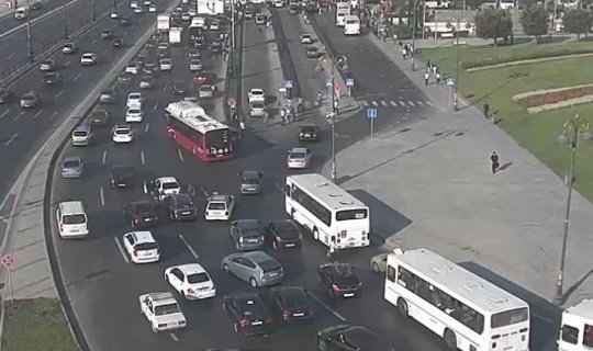 6 yolda tıxac var - SİYAHI
