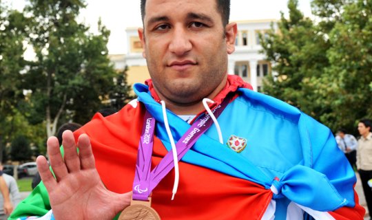 İlham Zəkiyev də tələbə atası oldu - FOTO
