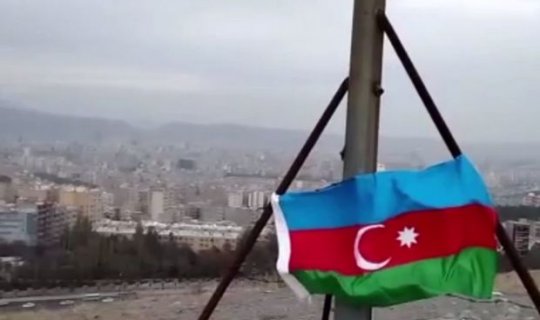 Təbrizdə Azərbaycan bayrağı dalğalandı - VİDEO