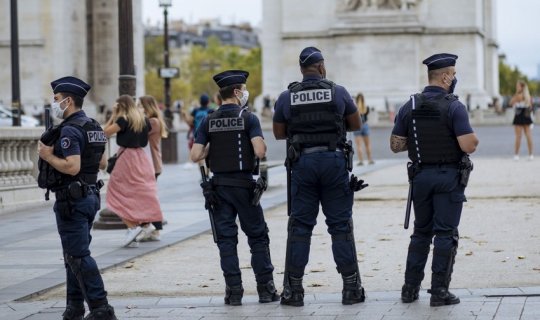 Fransa polisi ermənilərin aksiyasını dağıtdı