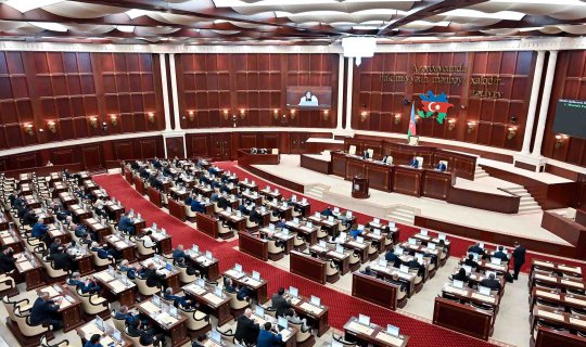 Milli Məclisin vəzifəli şəxsi vəfat etdi
