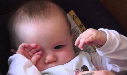Uşaqların gözlərini ovuşdurması ilə bağlı ŞOK XƏBƏRDARLIQ