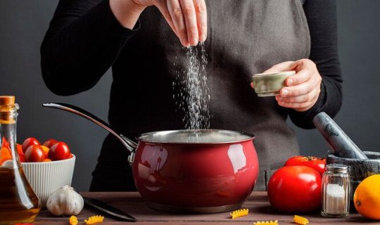 Yeməyini çox duzlayanların ömrü nə qədər qısalır?