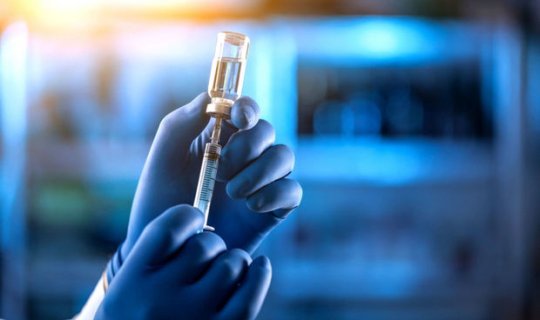 Epidemioloq qripə qarşı peyvəndin təsir müddətini açıqladı