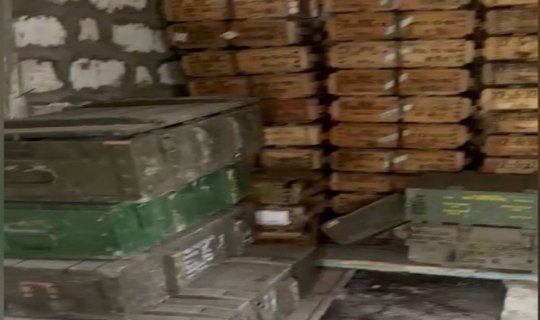 Qarabağda mülki təyinatlı tikililərdən silah-sursat anbarları aşkar edilir - VİDEO
