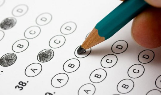Deputat və ekspert: “Test üsulunun ləğvi təhsili uçuruma apara bilər”