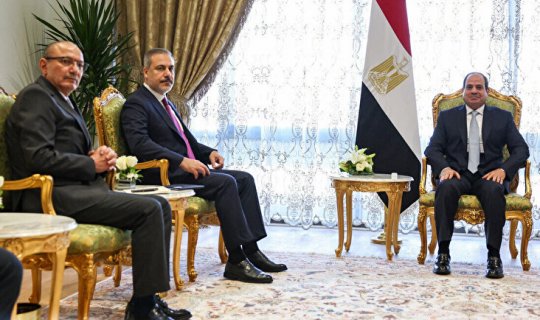 Qahirədə kritik görüş: Hakan Fidan Misir prezidenti Sisi ilə görüşdü