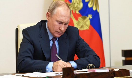 Putin bloklanan xarici aktivlərlə bağlı fərman imzaladı