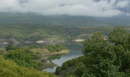 Baş nazir Sərsəng və Suqovuşan su anbarları ilə bağlı qərar imzalayıb