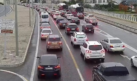 Bu yollarda tıxac var - SİYAHI